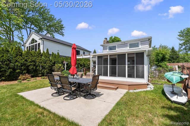 11061 Beryl Drive, White Lake, MI 48386
