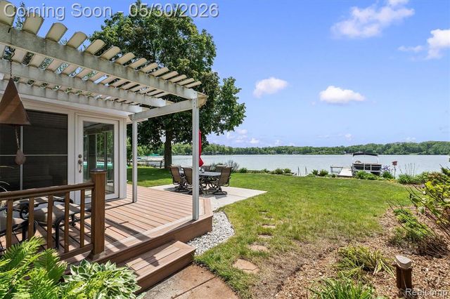 11061 Beryl Drive, White Lake, MI 48386