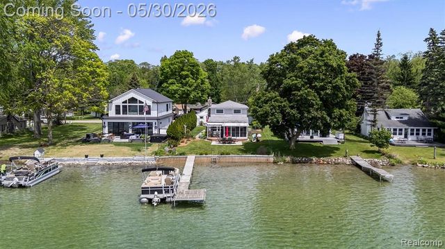 11061 Beryl Drive, White Lake, MI 48386