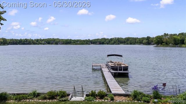 11061 Beryl Drive, White Lake, MI 48386