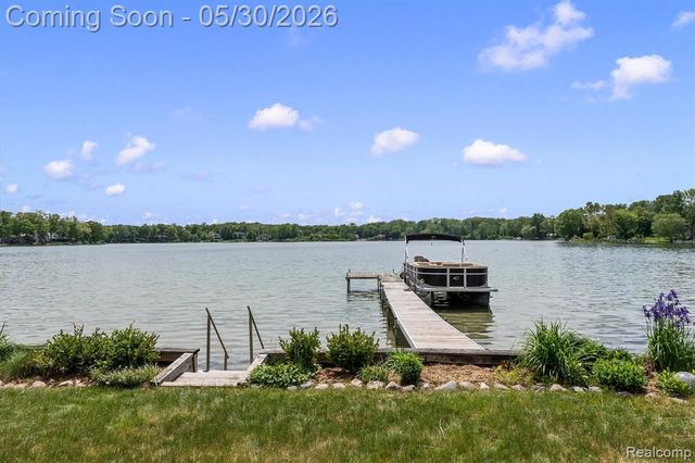 11061 Beryl Drive, White Lake, MI 48386