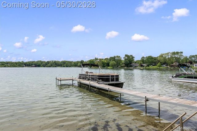 11061 Beryl Drive, White Lake, MI 48386