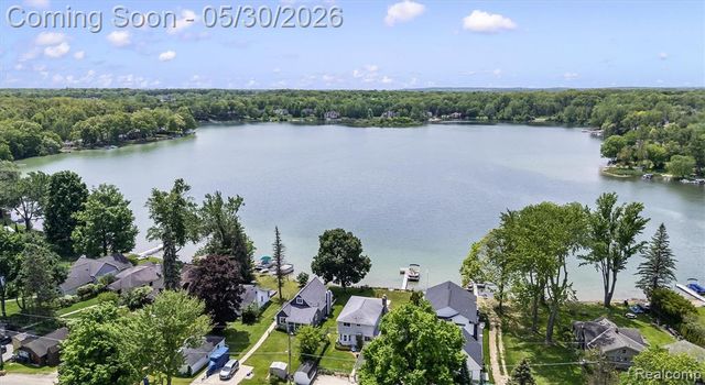 11061 Beryl Drive, White Lake, MI 48386
