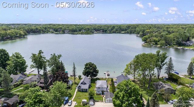 11061 Beryl Drive, White Lake, MI 48386