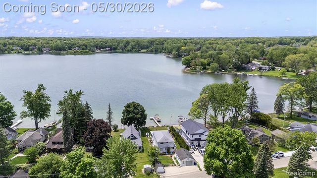 11061 Beryl Drive, White Lake, MI 48386