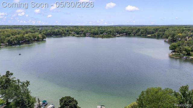 11061 Beryl Drive, White Lake, MI 48386