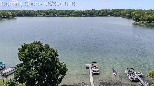 11061 Beryl Drive, White Lake, MI 48386