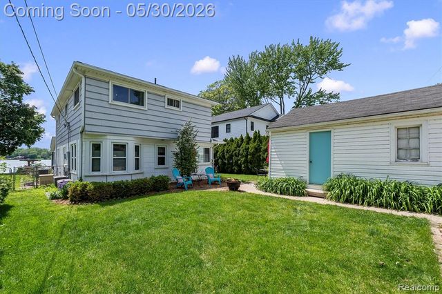 11061 Beryl Drive, White Lake, MI 48386