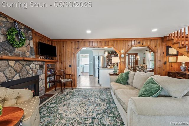 11061 Beryl Drive, White Lake, MI 48386