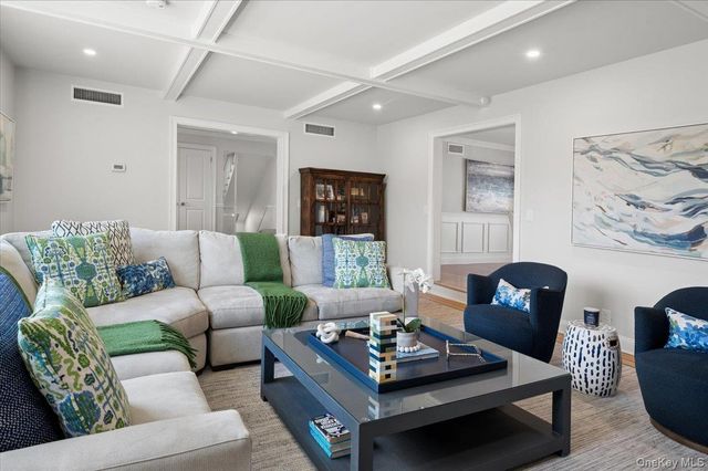 31 Priory Lane, Pelham, NY 10803