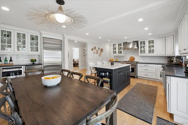 31 Priory Lane, Pelham, NY 10803