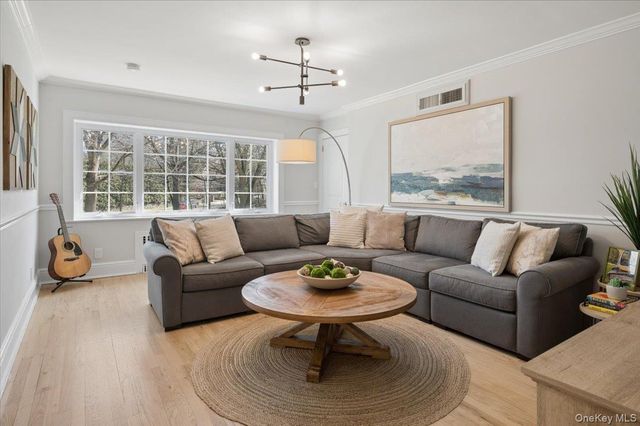 31 Priory Lane, Pelham, NY 10803