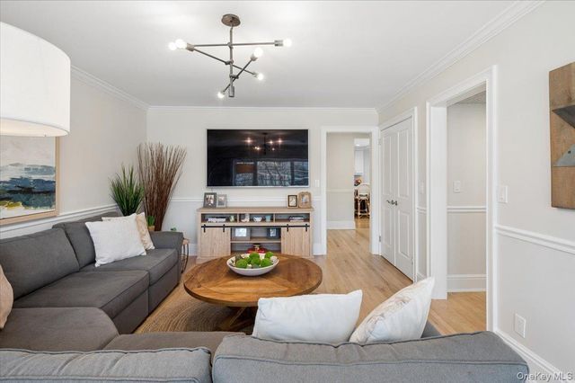 31 Priory Lane, Pelham, NY 10803