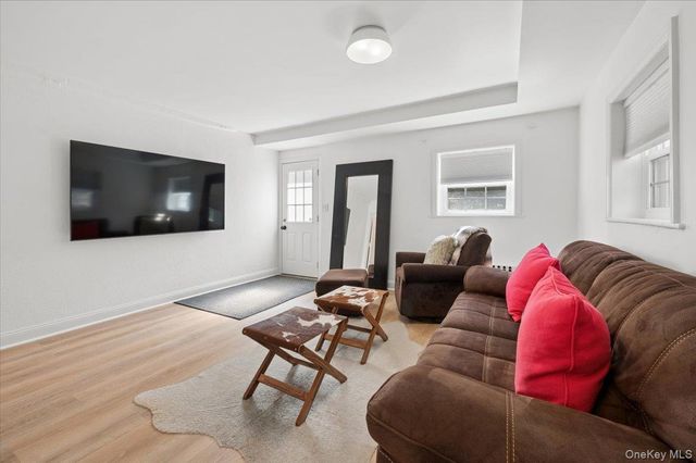 31 Priory Lane, Pelham, NY 10803