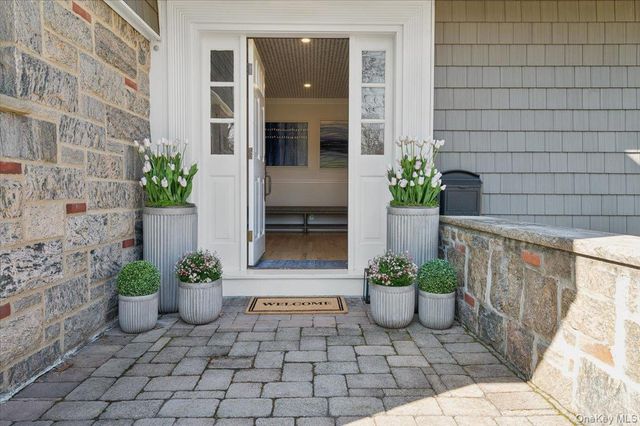 31 Priory Lane, Pelham, NY 10803