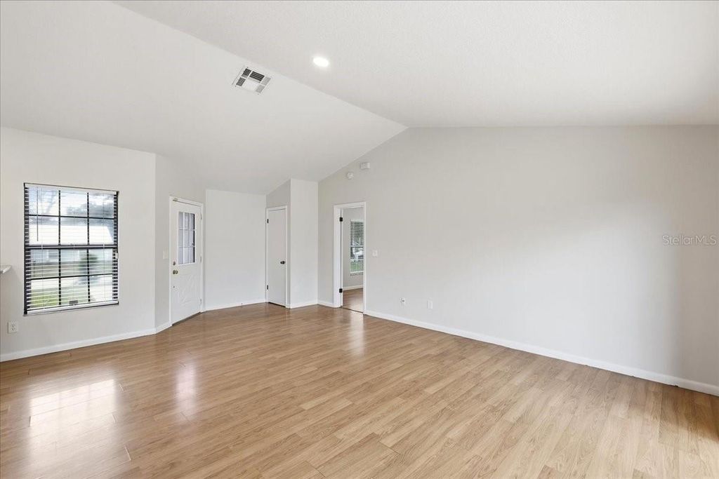 Image 8 of property listing at 5045 CATSPAW COURT, Orlando, FL 32808