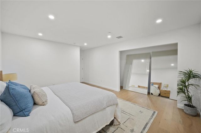 14328 Emelita Street, Sherman Oaks, CA 91401