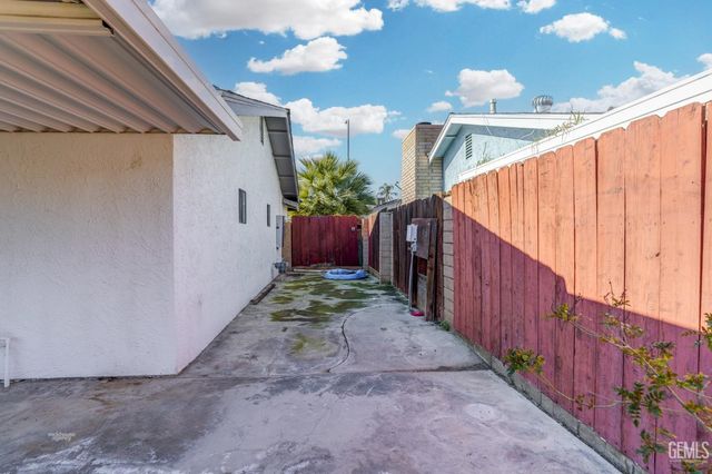 319 Pine Drive, Taft, CA 93268