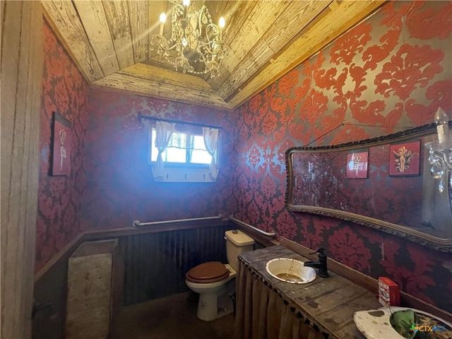 107 W 10th Street, Lampasas, TX 76550