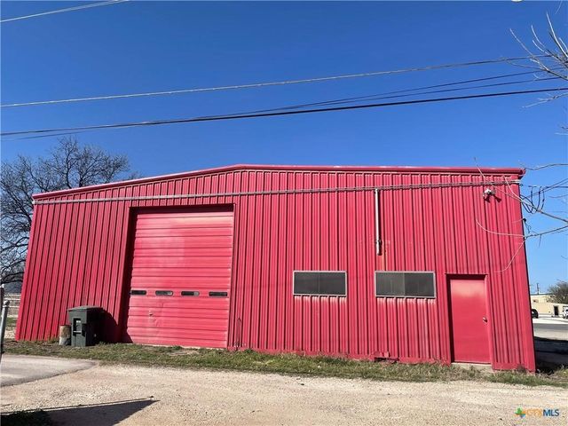 107 W 10th Street, Lampasas, TX 76550