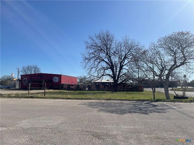 107 W 10th Street, Lampasas, TX 76550