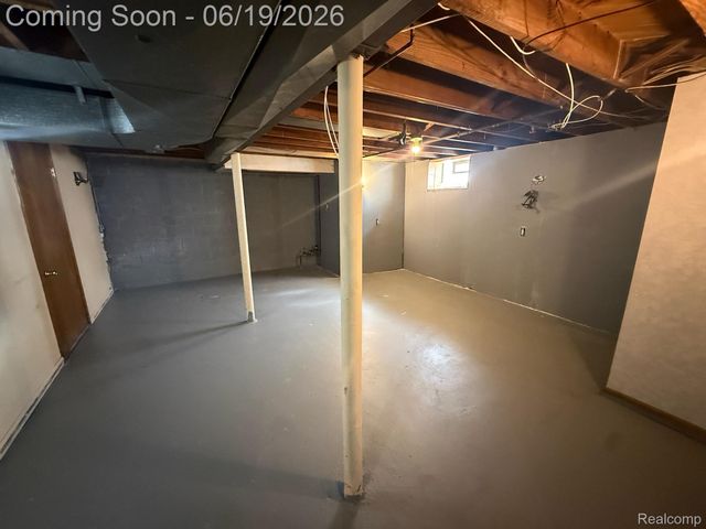 20056 Roscommon Street, Harper Woods, MI 48225