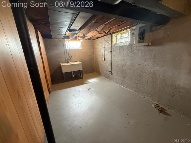 20056 Roscommon Street, Harper Woods, MI 48225