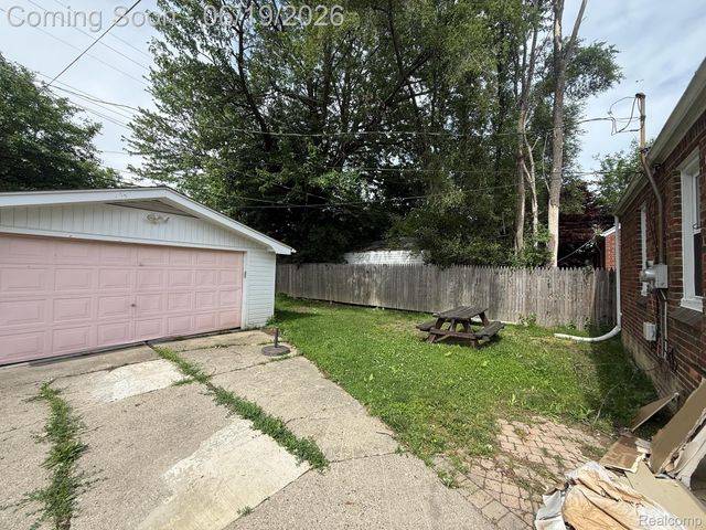 20056 Roscommon Street, Harper Woods, MI 48225