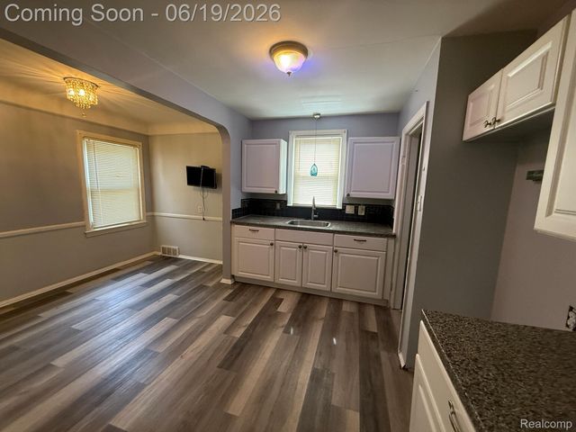 20056 Roscommon Street, Harper Woods, MI 48225