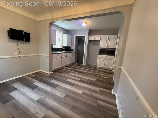 20056 Roscommon Street, Harper Woods, MI 48225