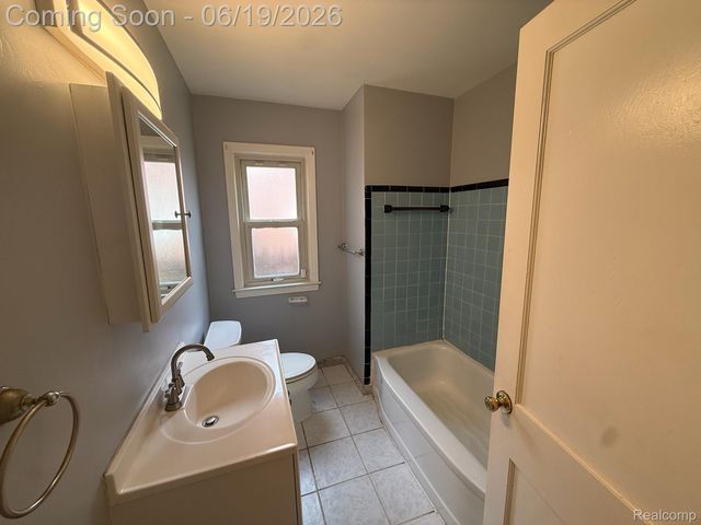 20056 Roscommon Street, Harper Woods, MI 48225