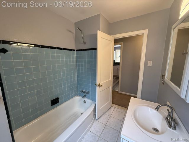 20056 Roscommon Street, Harper Woods, MI 48225
