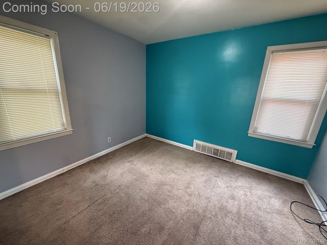 20056 Roscommon Street, Harper Woods, MI 48225