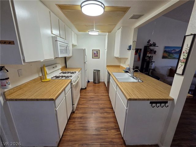 752 Heritage Vista Avenue, Henderson, NV 89015