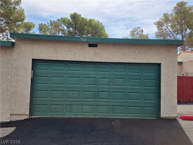 752 Heritage Vista Avenue, Henderson, NV 89015