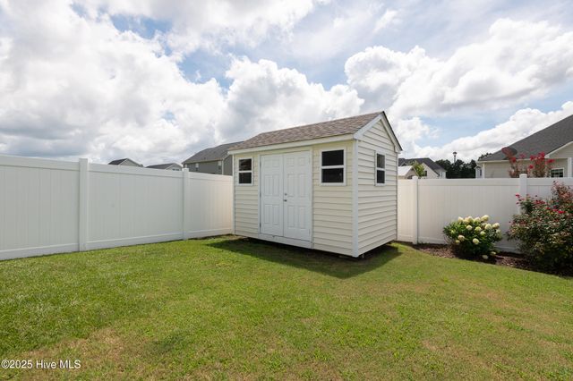 3220 Dandelion Drive, Grimesland, NC 27837