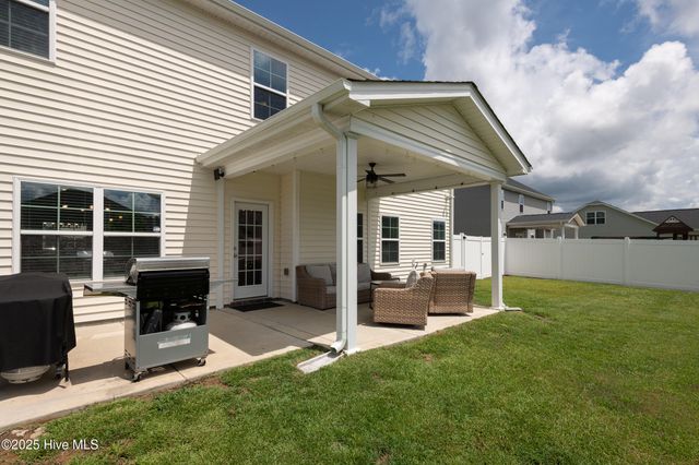 3220 Dandelion Drive, Grimesland, NC 27837