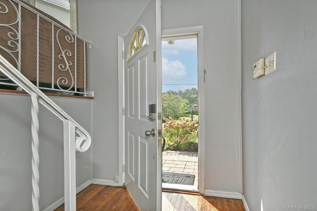 37 Euclid Avenue, Dix Hills, NY 11746 — photo 5