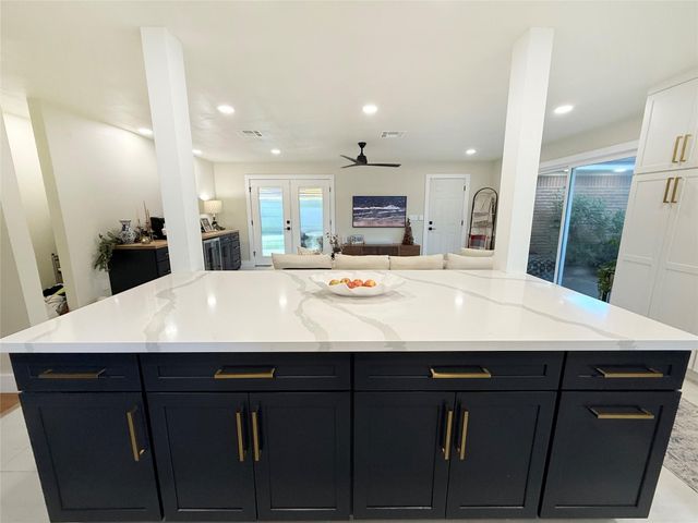 202 Pine Street, Lake Jackson, TX 77566