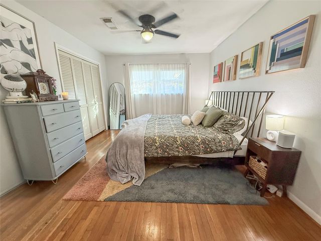 202 Pine Street, Lake Jackson, TX 77566