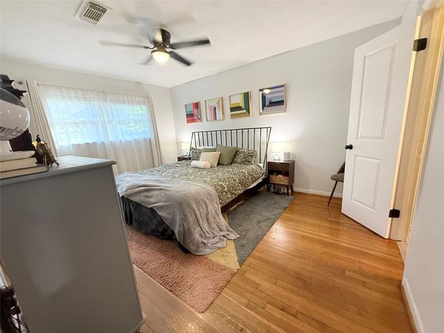 202 Pine Street, Lake Jackson, TX 77566