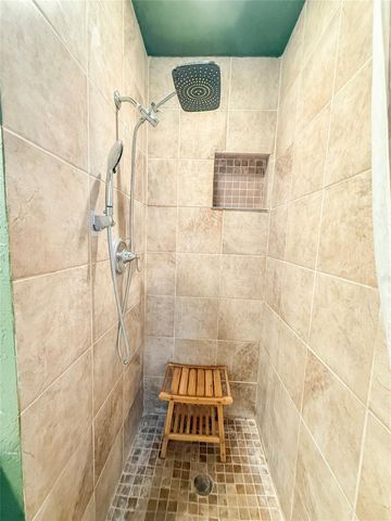 202 Pine Street, Lake Jackson, TX 77566