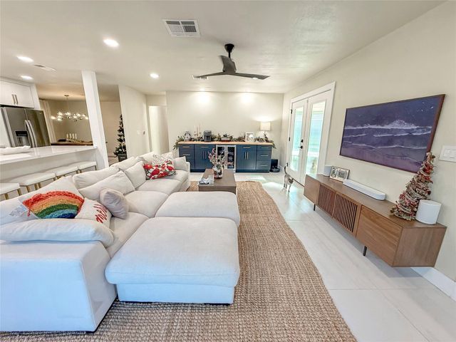 202 Pine Street, Lake Jackson, TX 77566