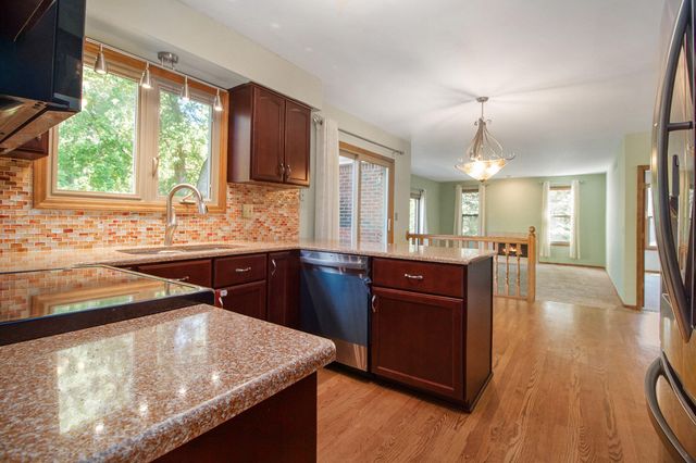 312 Dorchester Way, Milford, MI 48381