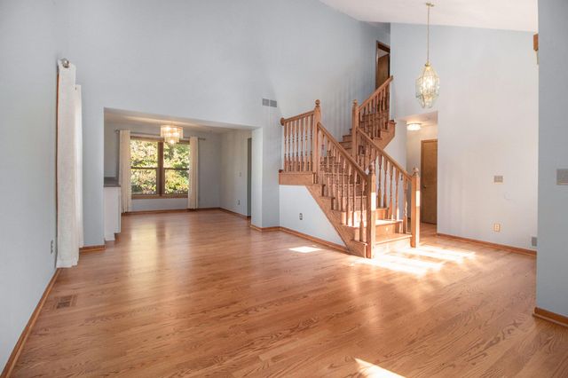 312 Dorchester Way, Milford, MI 48381