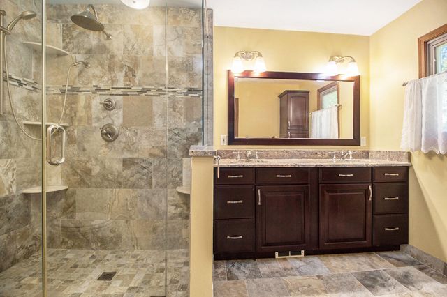 312 Dorchester Way, Milford, MI 48381