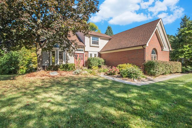 312 Dorchester Way, Milford, MI 48381