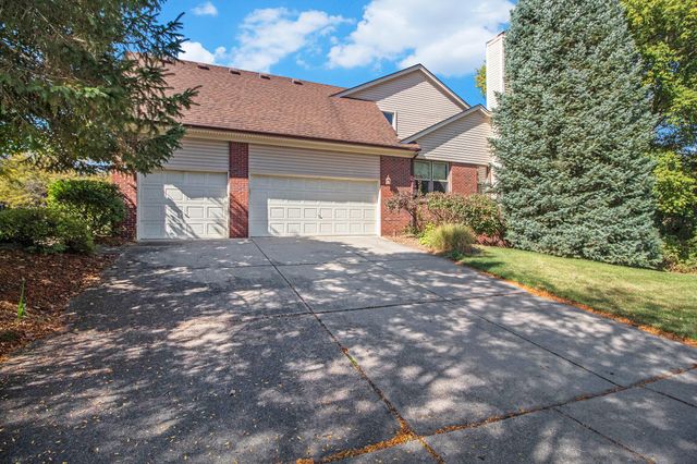 312 Dorchester Way, Milford, MI 48381