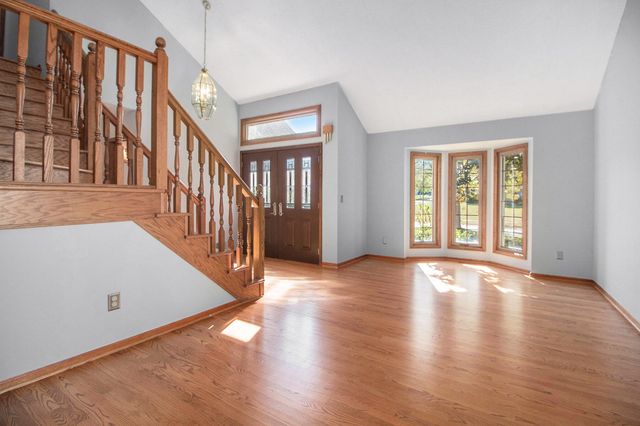 312 Dorchester Way, Milford, MI 48381