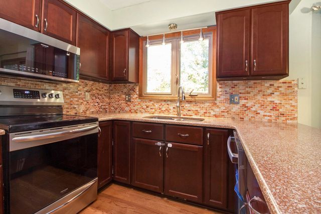 312 Dorchester Way, Milford, MI 48381